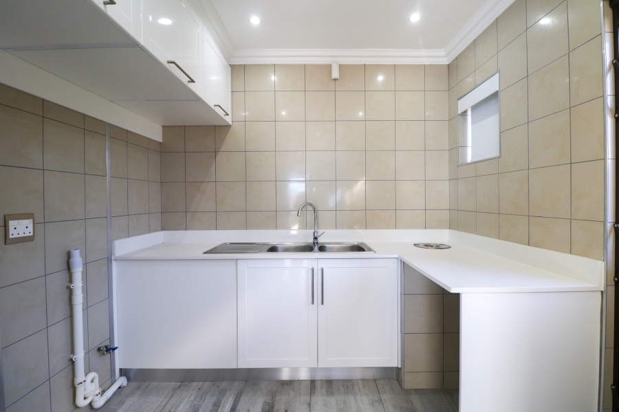 8 Bedroom Property for Sale in Reebok Western Cape